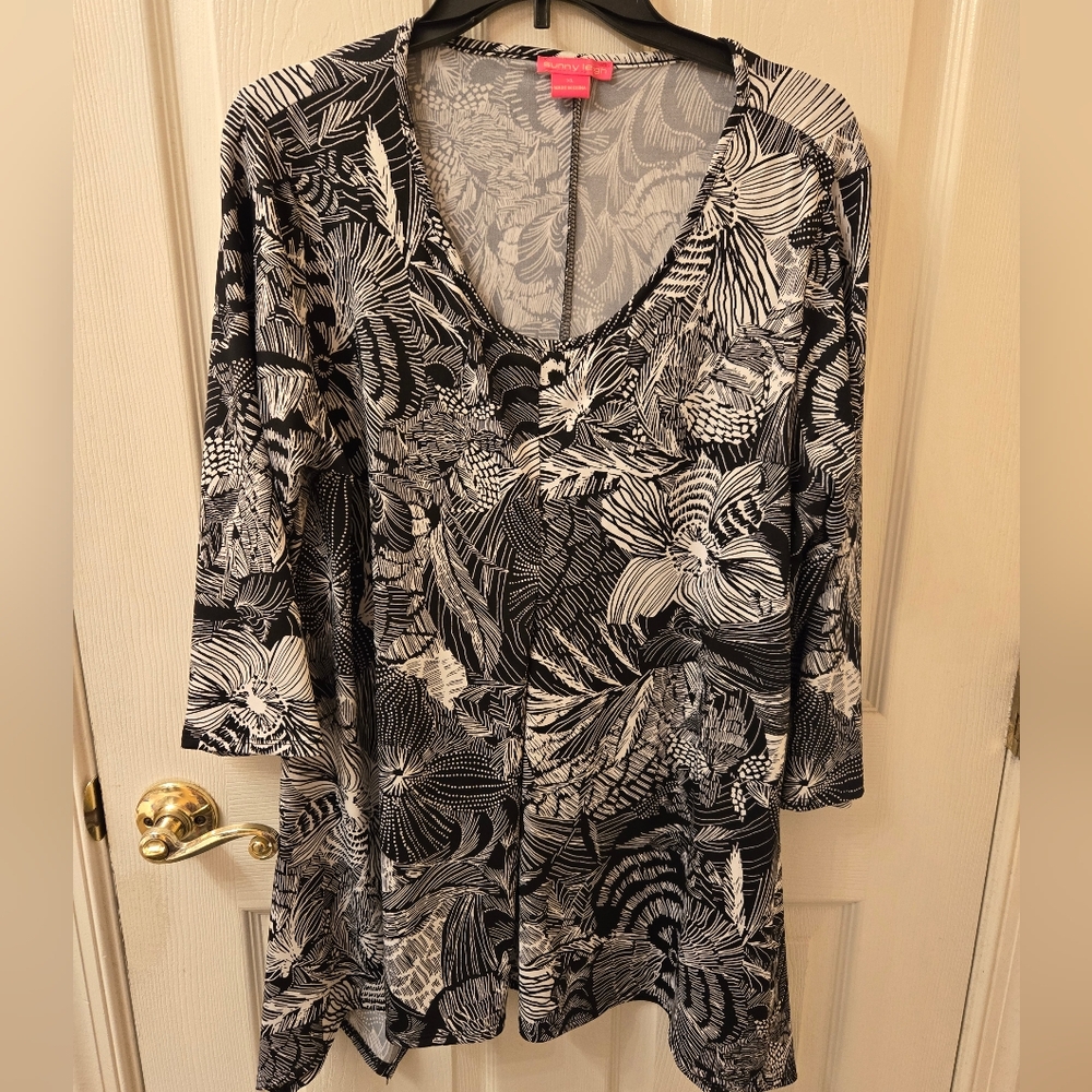 Sunny Leigh Monochrome Leaf Pattern Top